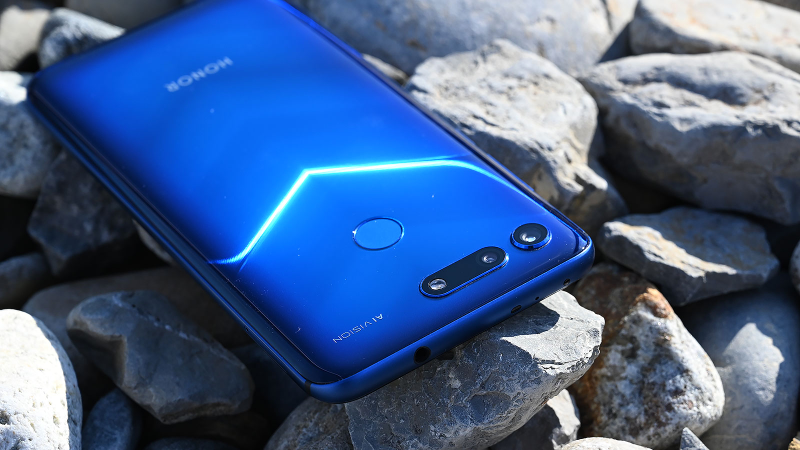 You’re not dreaming, that indeed is a headphone jack on a new phone in 2019.